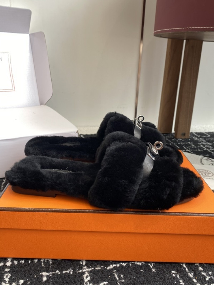 H**mes SLIPPERS