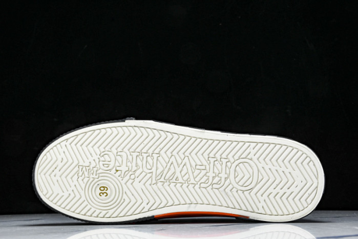 Off-White c/o Virgil Abloh