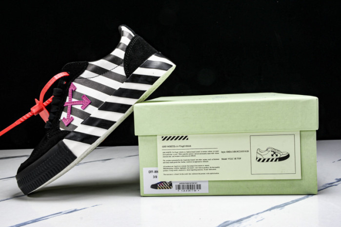 Off-White c/o Virgil Abloh