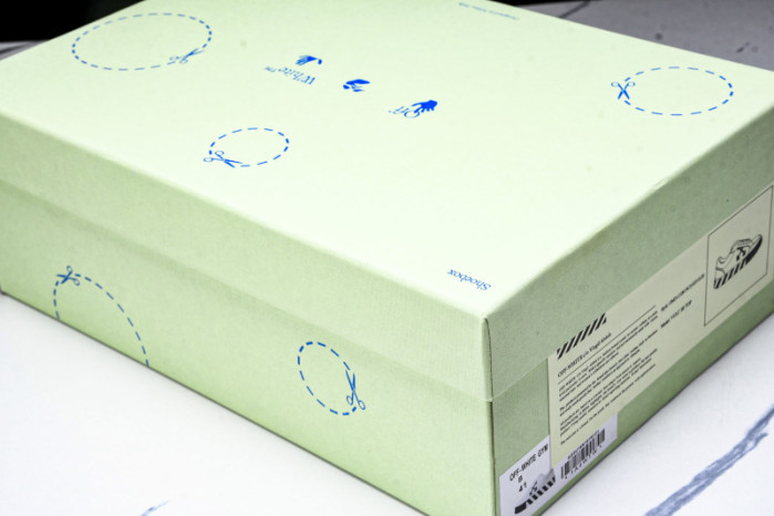 Off-White c/o Virgil Abloh