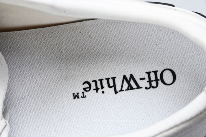 Off-White c/o Virgil Abloh