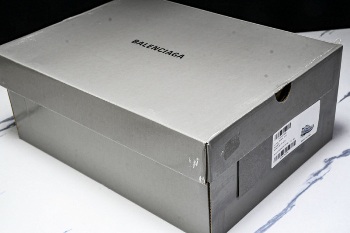 Ba*len*cia*ga Runner 677403 W5RH6 0312