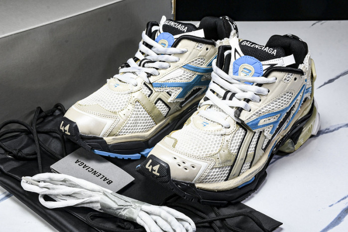 Ba*len*cia*ga Runner 677403 W5RH6 0312