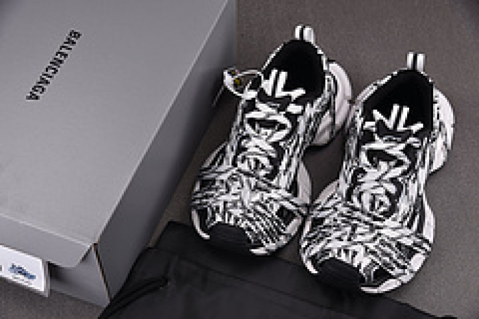 Ba*len*cia*ga 3XL SNEAKER 825598 W3XHL 9010