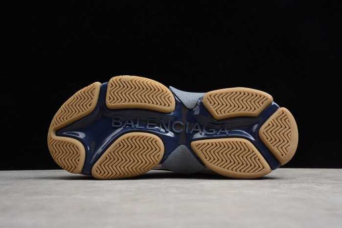 Ba*len*cia*ga triple s w09o5 9029