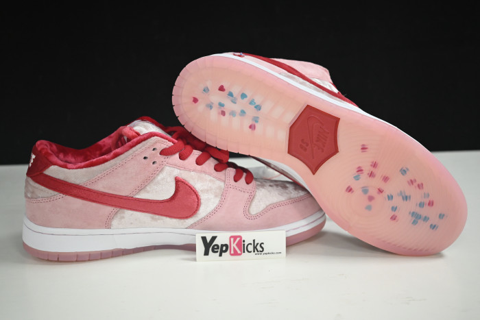 nike sb dunk low strangelove skateboards ct2552-800