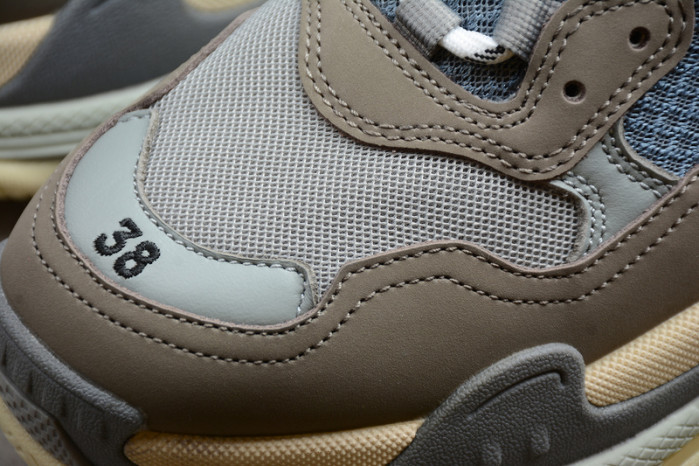 Ba*len*cia*ga triple s w09o5 9021