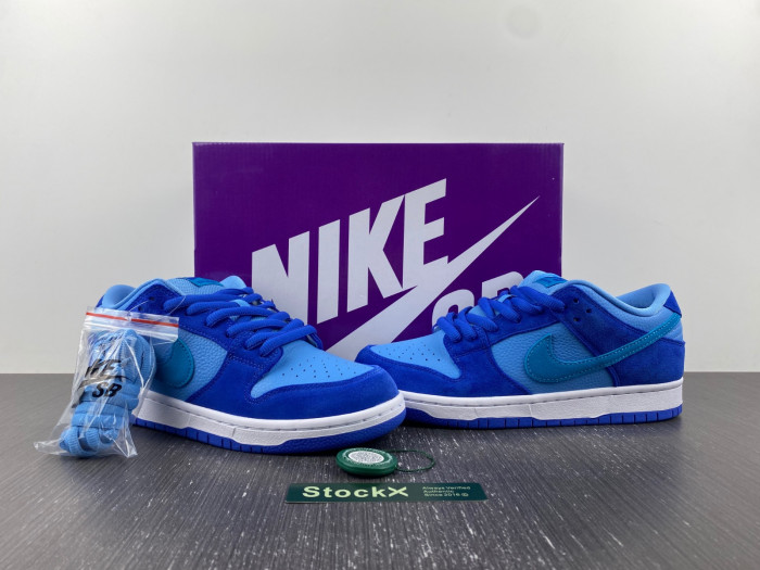 nike sb dunk low blue raspberry dm0807-400