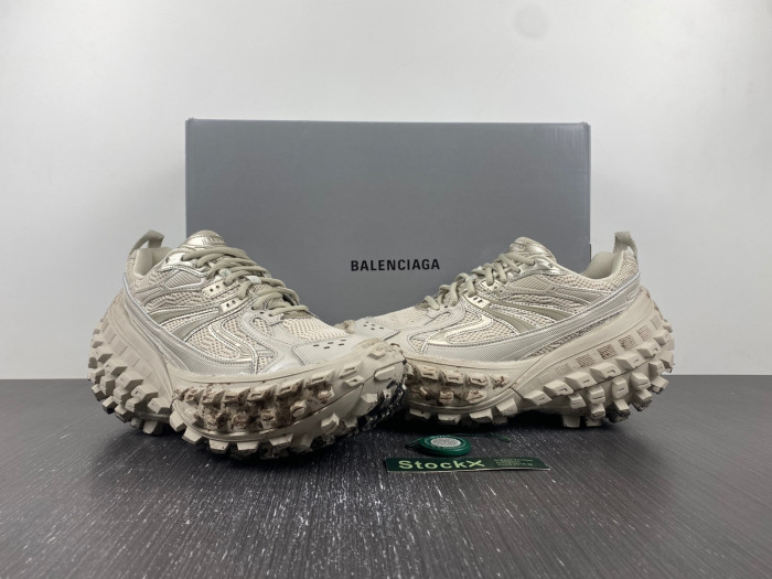 Ba*len*cia*ga Defenders W2RAF 9700