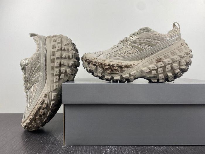 Ba*len*cia*ga Defenders W2RAF 9700