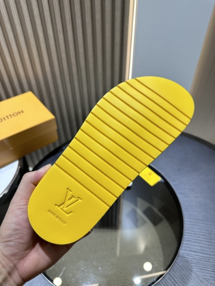 L0VT SANDALS