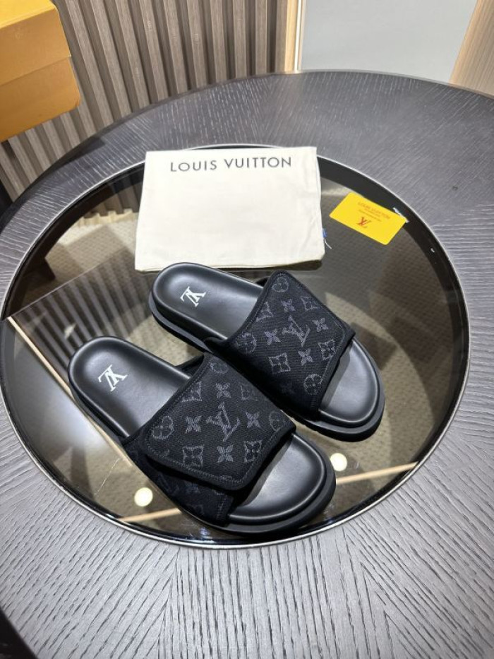 L0VT SANDALS