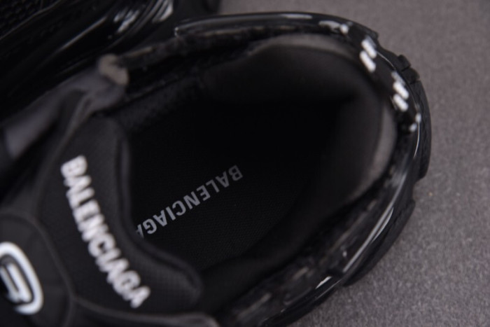 Ba*len*cia*ga Runner 772767-W3RMU-1100