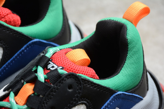 Ba*len*cia*ga triple s w09o5 9028