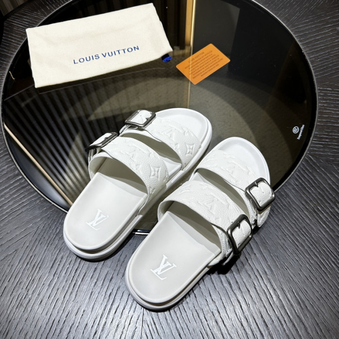 L0VT SANDALS