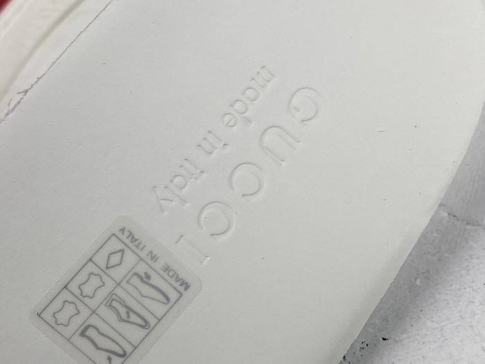 g*u*i ace embroidered low-top sneaker e2276