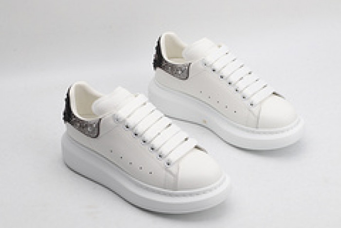 Ale*d*r M*Q*en E2709