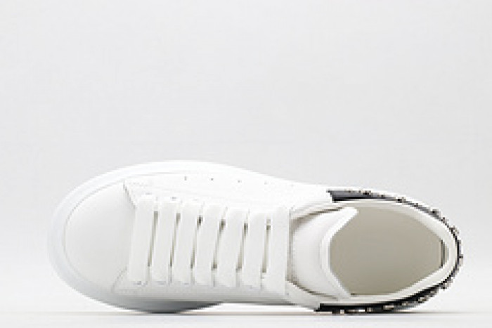 Ale*d*r M*Q*en E2710