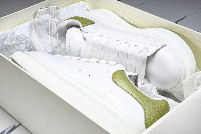 Ale*d*r M*Q*en E2725