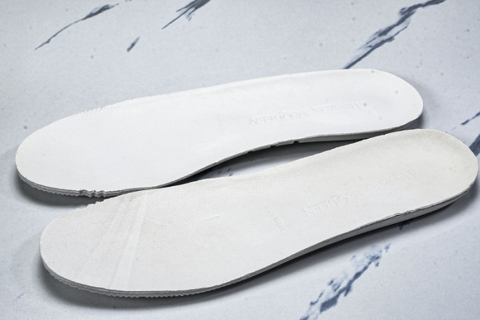 Ale*d*r M*Q*en E2726