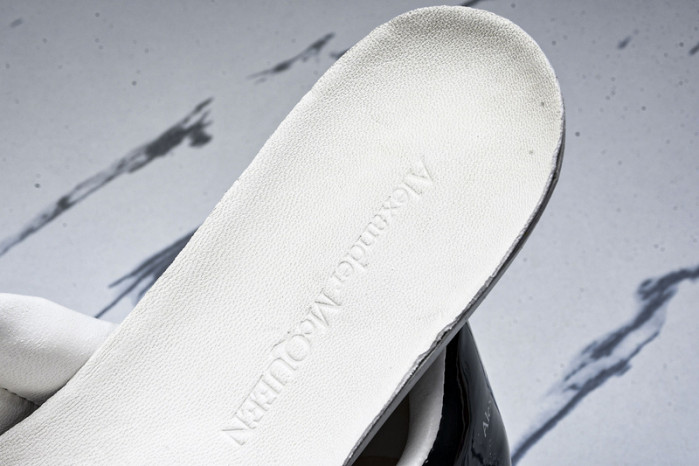 Ale*d*r M*Q*en E2726