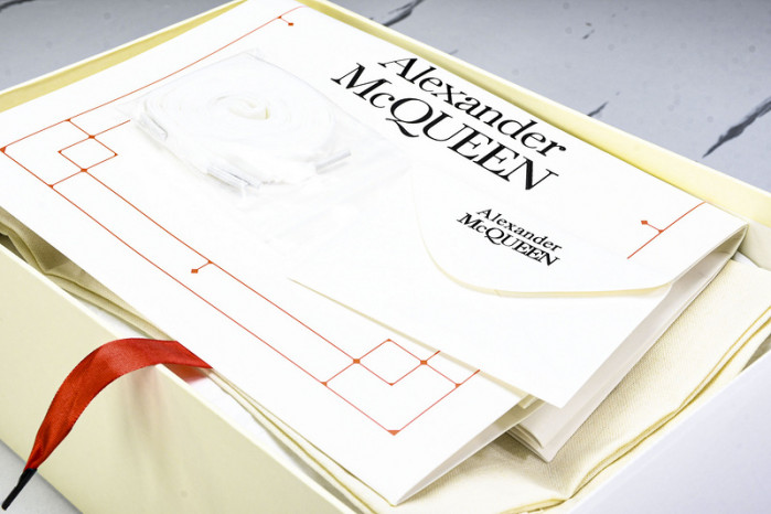 Ale*d*r M*Q*en E2726