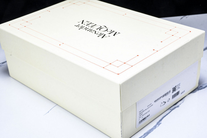 Ale*d*r M*Q*en E2729