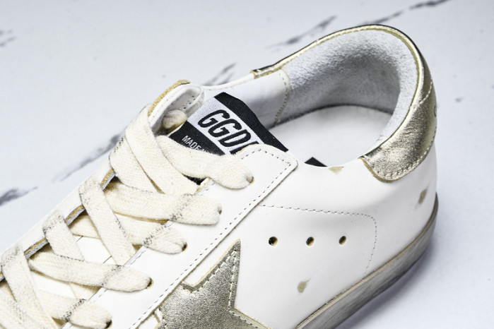 Golden Go*e S*per-Star SNEAKER GG07