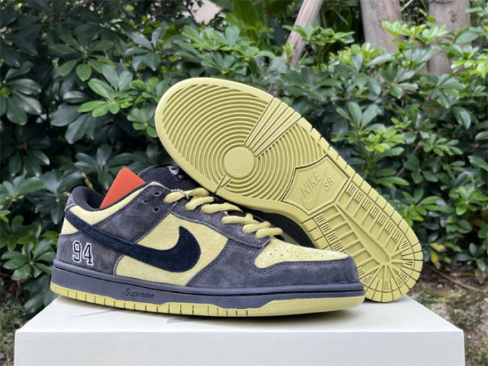 S*prem* x Nike SB Dunk Low Camper Green HQ8487-300
