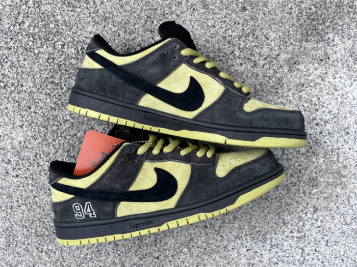 S*prem* x Nike SB Dunk Low Camper Green HQ8487-300