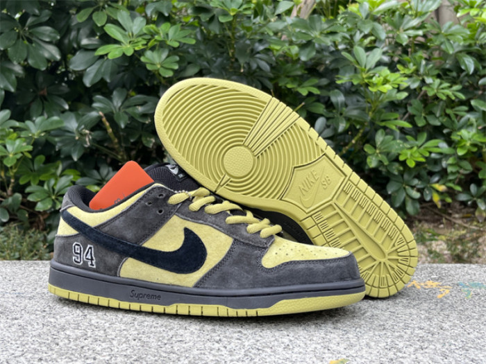 S*prem* x Nike SB Dunk Low Camper Green HQ8487-300
