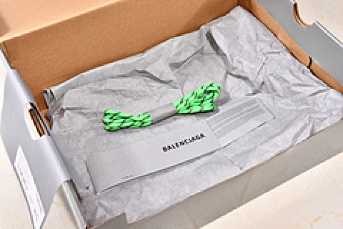 Ba*len*cia*ga triple s trainers clear sole trainer w09o5 8124