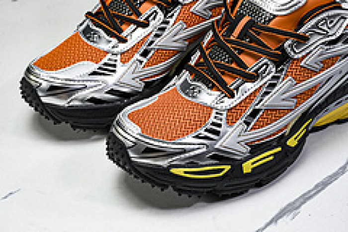 Off-White c/o Virgil Abloh