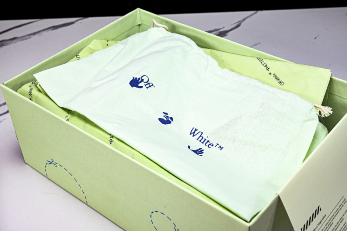 Off-White c/o Virgil Abloh