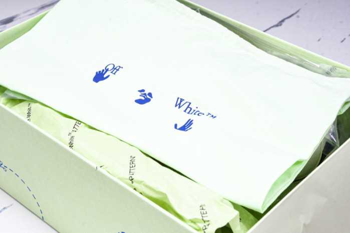 Off-White c/o Virgil Abloh