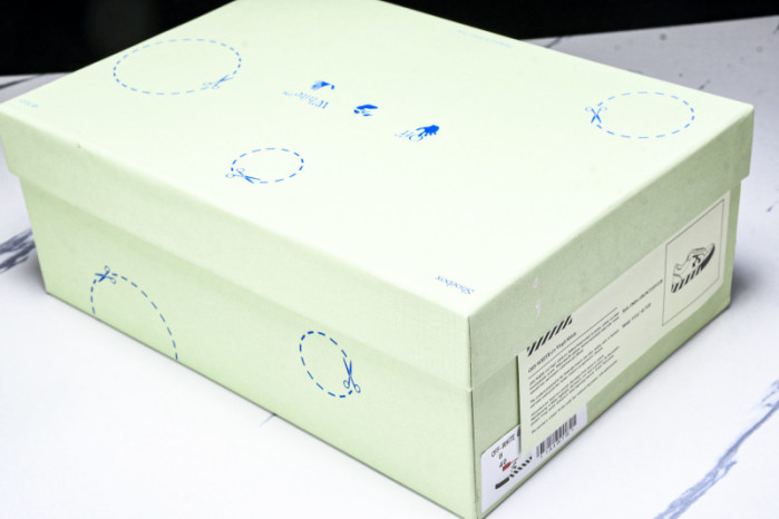 Off-White c/o Virgil Abloh