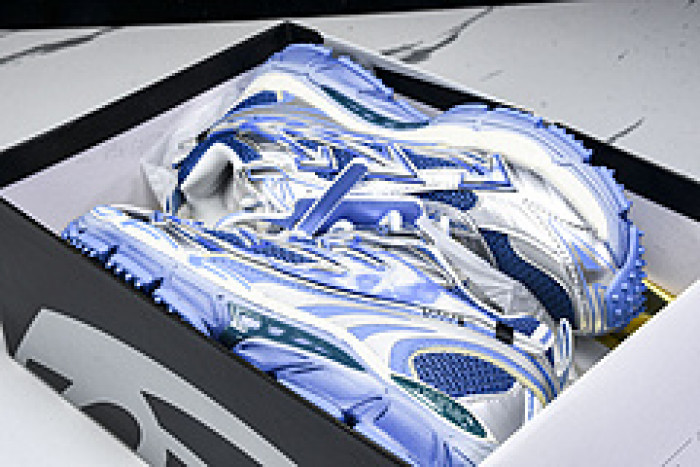 Off-White c/o Virgil Abloh