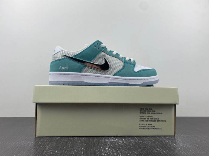 nike dunk low april skateboards fd2562-400