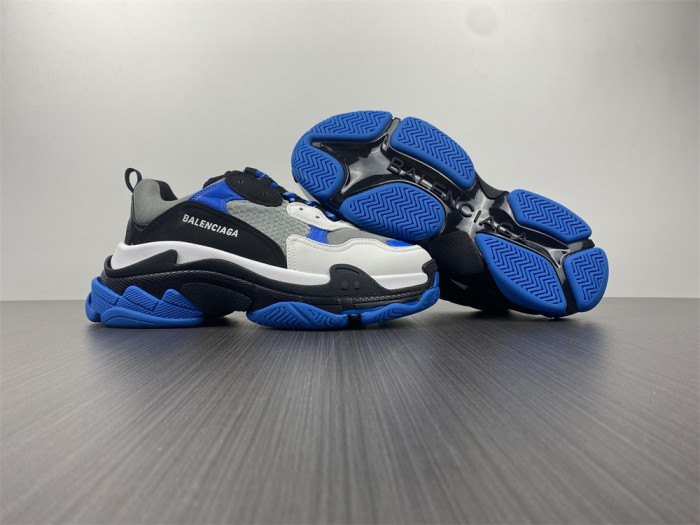 Ba*len*cia*ga triple s sneaker w2ca1 4124
