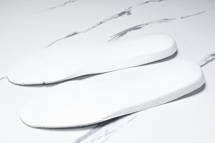 Off-White c/o Virgil Abloh