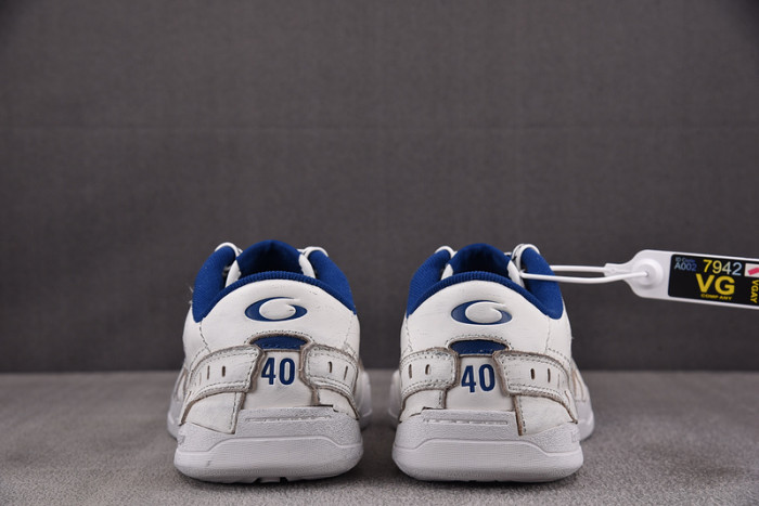 Ba*len*cia*ga Hamptons Worn-Out White / Dark Blue